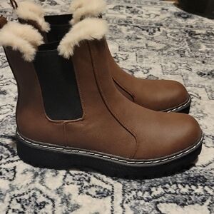 Cozy Brown Fur-Trimmed Women's Boots